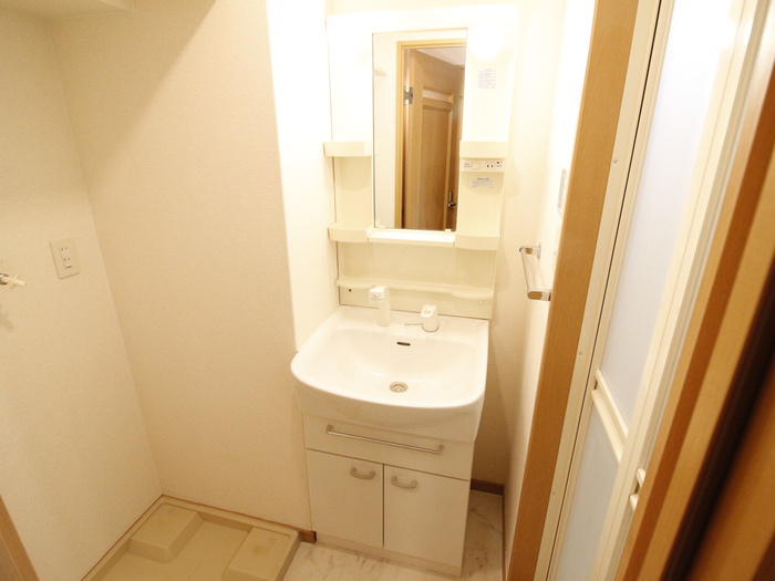 洗面設備　※別のお部屋の写真になります。
