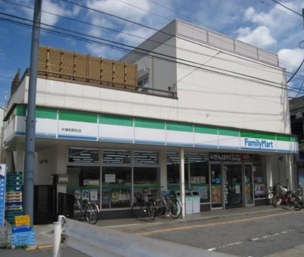 コンビニ　ファミリーマート 中浦和駅前店（コンビニ）まで184m