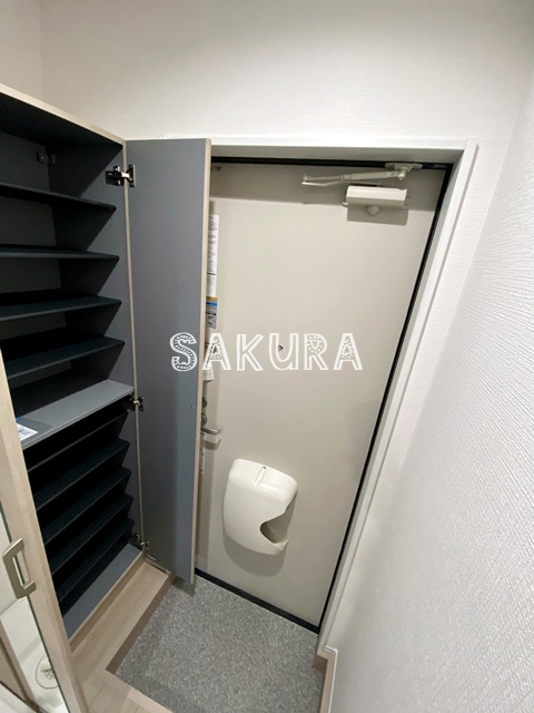 玄関　収納豊富なシューズボックスです♪