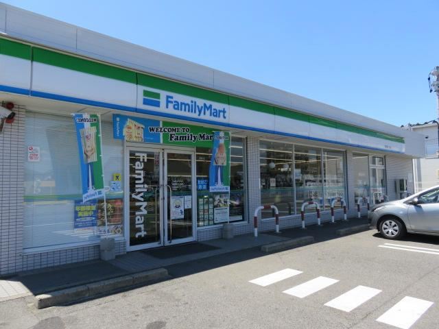 コンビニ　ファミリーマート（コンビニ）まで130m