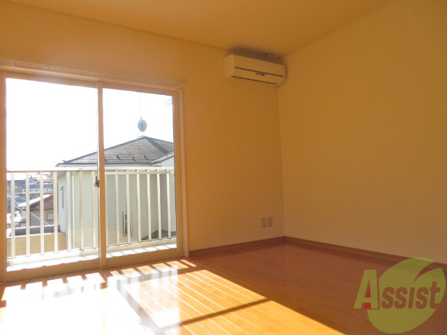 その他部屋・スペース　別の角度から洋室を撮影しました。落ち着きのある空間です。