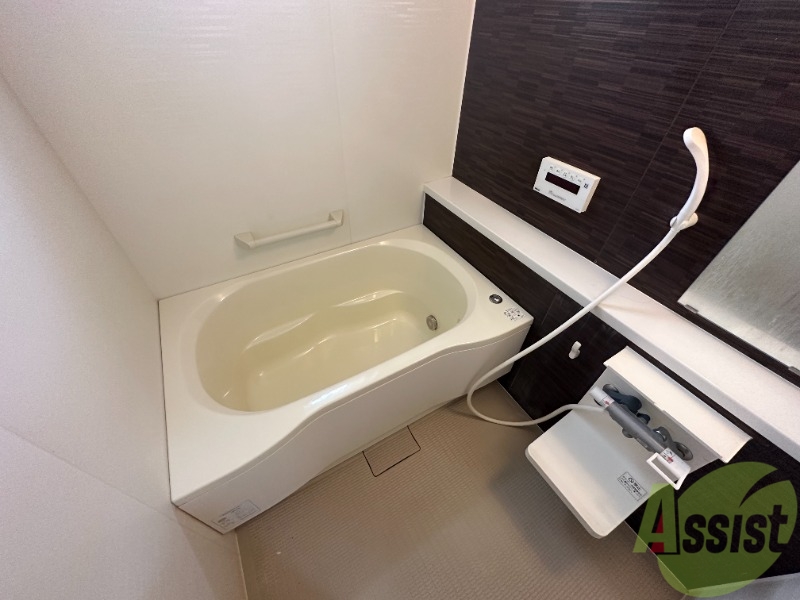 バス・シャワールーム　浴槽スペース的にもゆったり入れると思います。