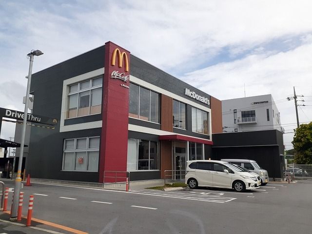 飲食店　マクドナルド泡瀬店（飲食店）まで500m