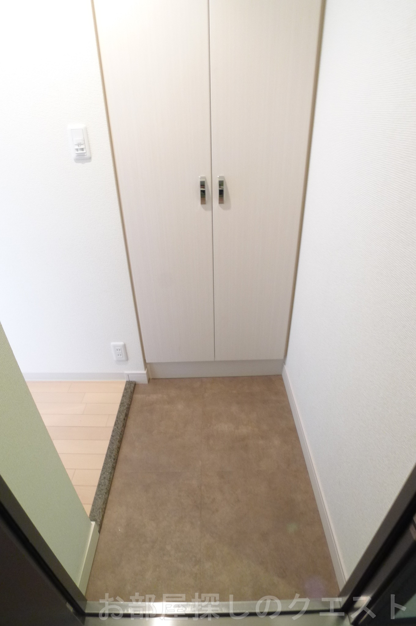 玄関　（写真は同仕様）