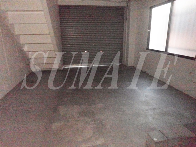 駐車場　ガレージ付きシャッターリモコン付き