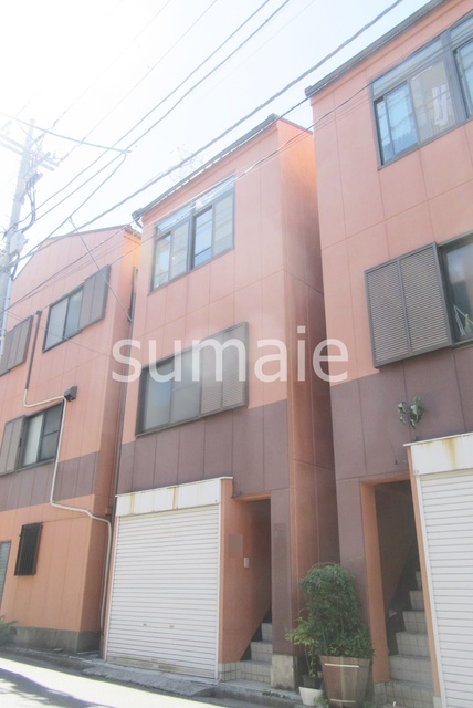 建物外観　駅近、ガレージ付きの戸建です！