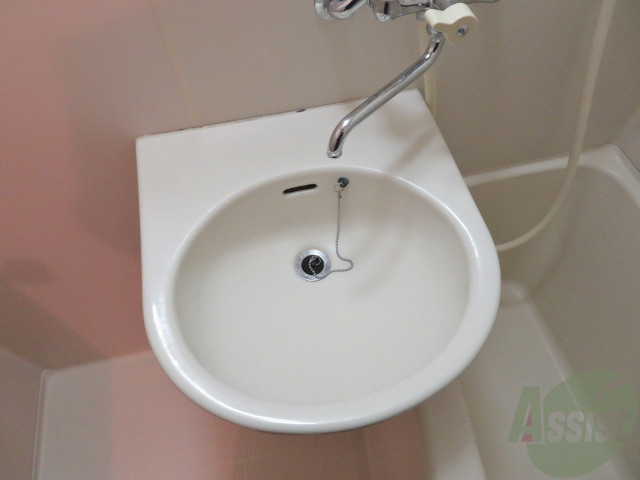 洗面設備　お風呂の洗い場です。清潔感にあふれています。