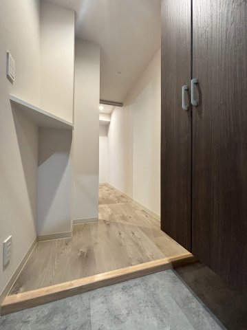 玄関　※同シリーズのイメージ写真となります（※写真と実部屋に違いが