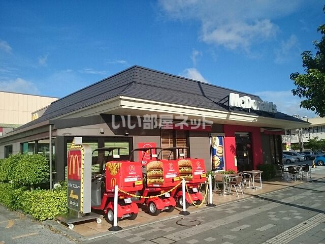 飲食店　マクドナルド 天久りうぼう楽市店（飲食店）まで583m
