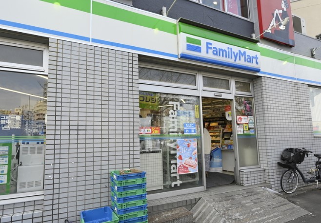 コンビニ　ファミリーマート三ノ輪店（コンビニ）まで202m