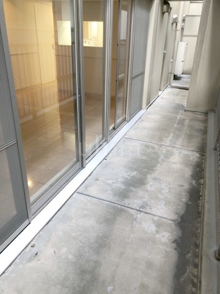 バルコニー　広いバルコニー