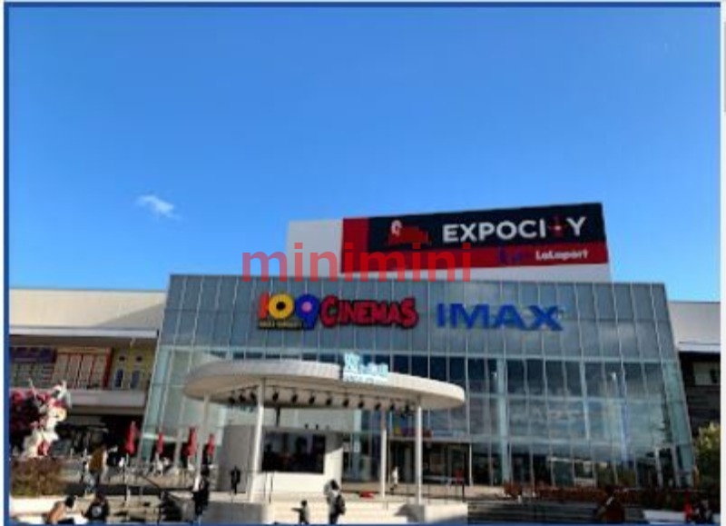 ショッピングセンター　ユニクロららぽーとEXPOCITY店（ショッピングセンター）まで1396m