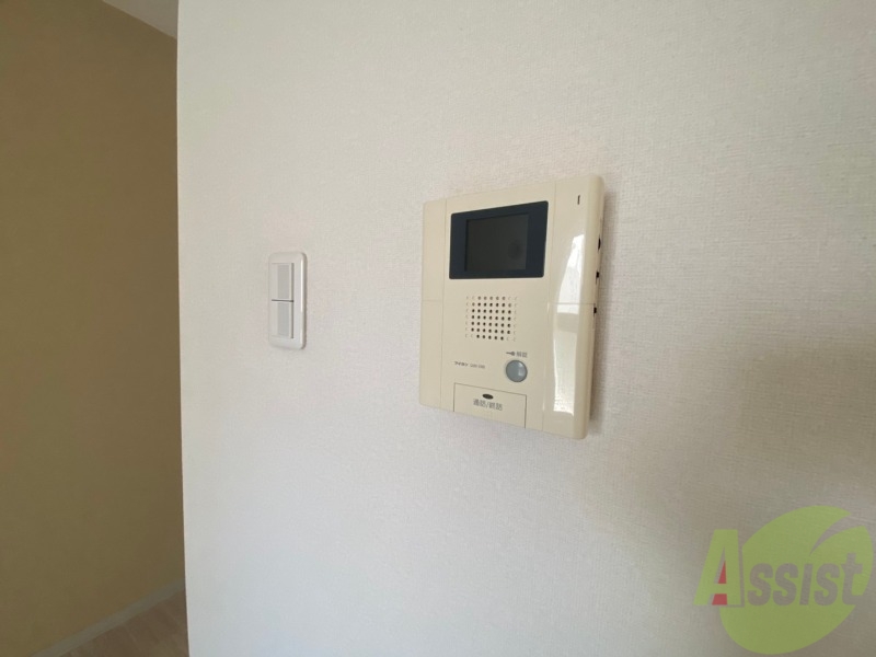 セキュリティ　モニター付インターホンです。来客者の顔が見えるので安心！