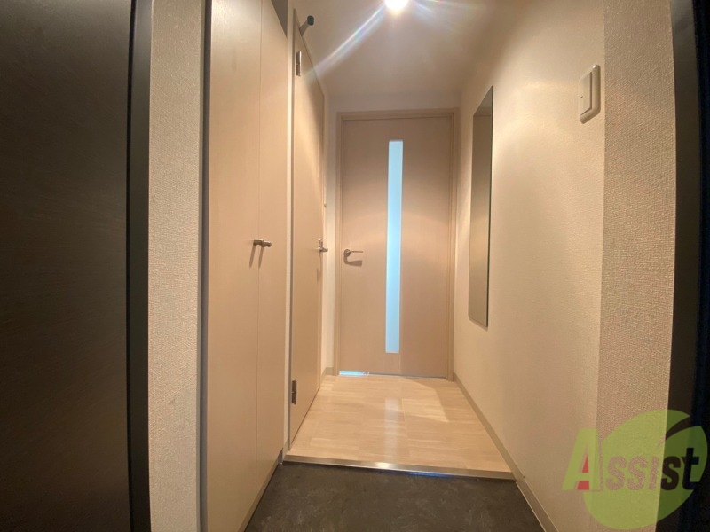 玄関　玄関です。すぐ広いリビングにつながっています。