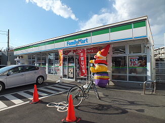 コンビニ　ファミリーマート（コンビニ）まで350m