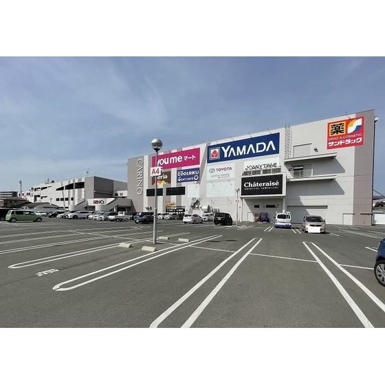 ショッピングセンター　サンリーカリーノ菊陽店（ショッピングセンター）まで818m