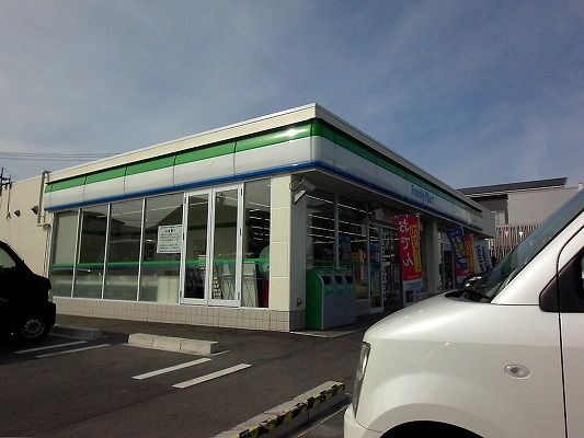 コンビニ　ファミリーマート 桑名江場店（コンビニ）まで285m