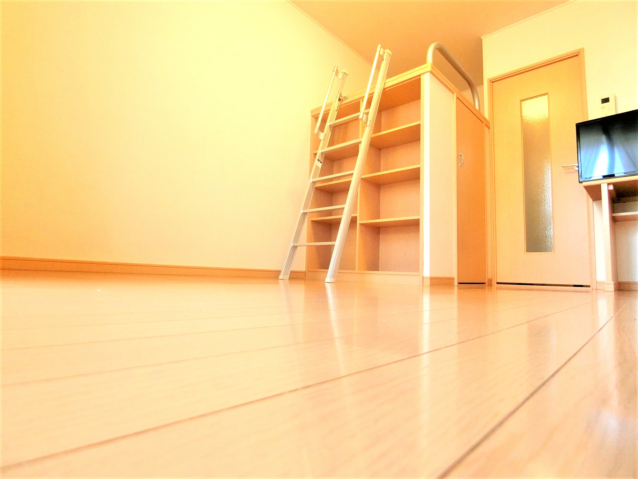 居室・リビング　ウォークインクローゼット・テレビ・ベッドスペースを完備です☆