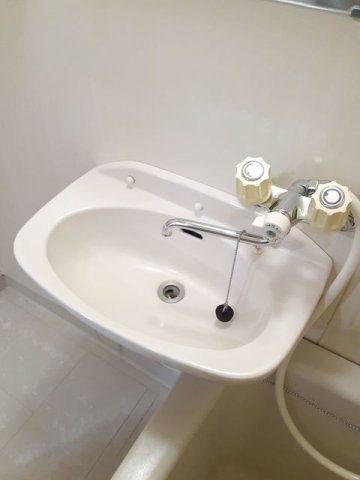 洗面設備　ゆったりとスペースのある洗面所