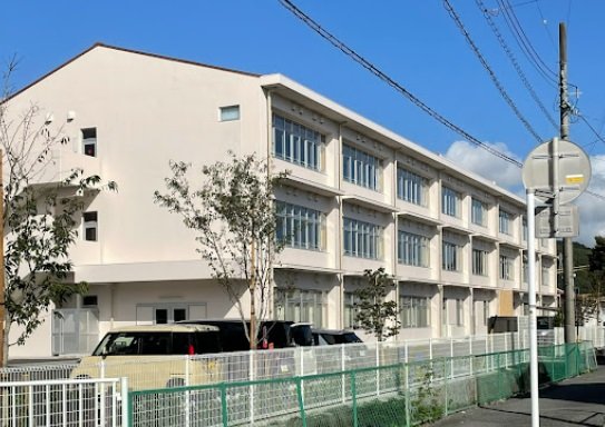 小学校　島田市立島田第四小学校（小学校）まで533m