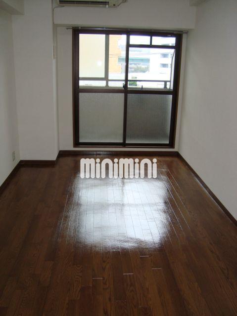 居室・リビング　明るい洋室