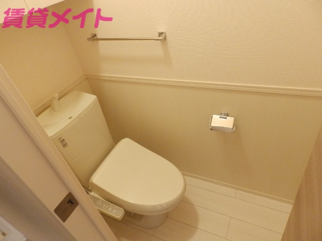 トイレ　同型参考写真です。