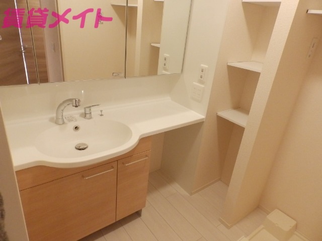 洗面設備　同型参考写真です。