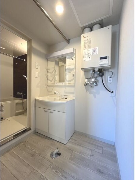 洗面設備　シャワードレッサー付きです！