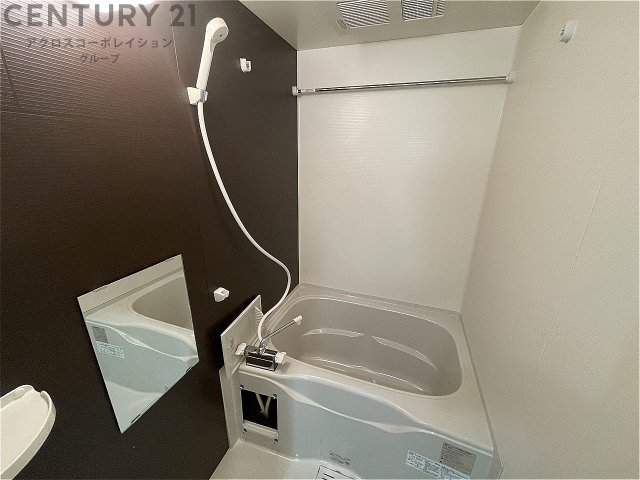 バス・シャワールーム　浴室乾燥機付きで便利です！