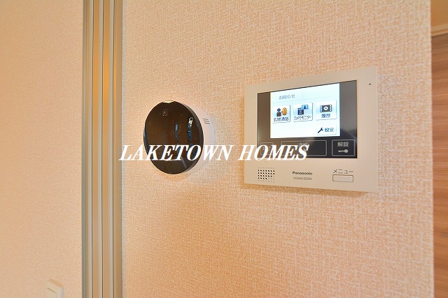 その他設備　来訪者の確認が出来るモニター付インターホンです。