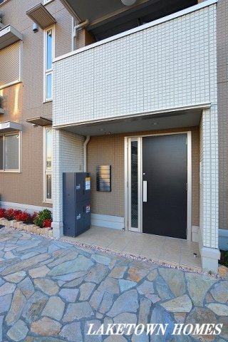 エントランス　オートロック機能付のエントランスです