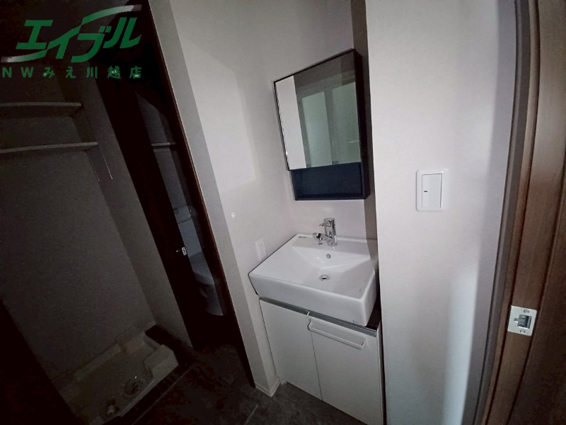 洗面設備　同型参考写真