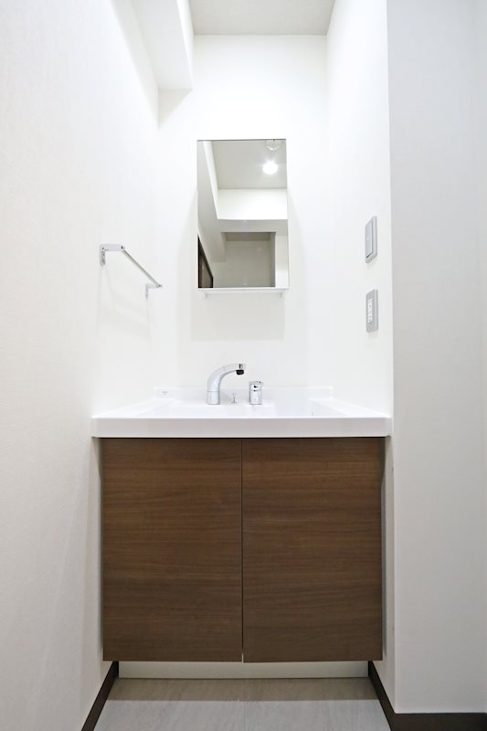 洗面設備　独立洗面台　シャワー付き洗面台