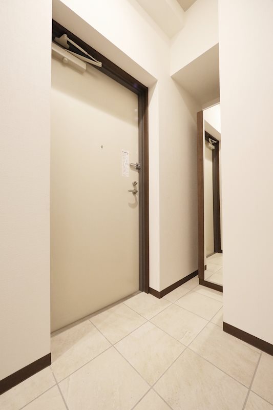 玄関　玄関　姿見付きシューズボックス