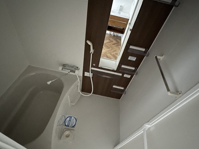 バス・シャワールーム　コンパクトで使いやすいお風呂です