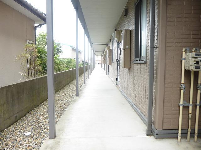 エントランス　共用部廊下。