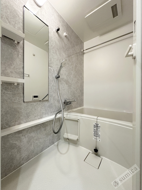 バス・シャワールーム　浴室暖房乾燥機付きバスルームです♪