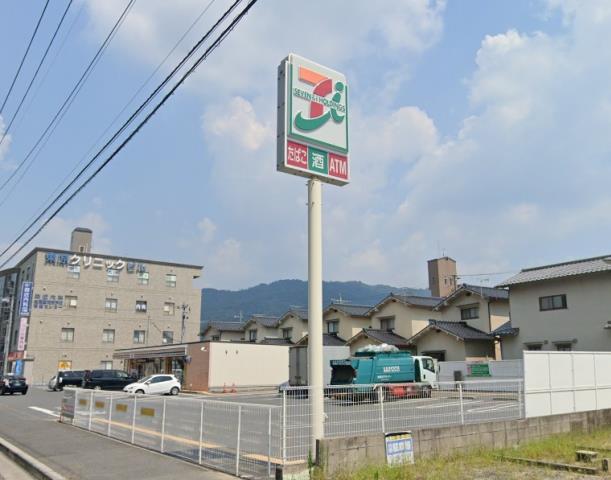 コンビニ　セブンイレブン（コンビニ）まで562m