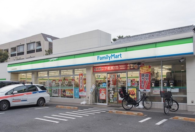 コンビニ　ファミリーマート　246世田谷桜新町店（コンビニ）まで792m