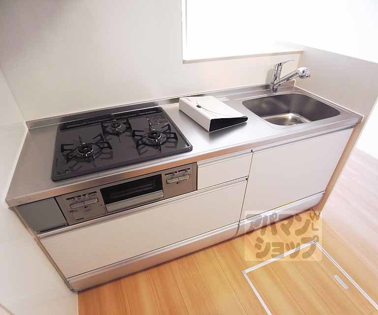 キッチン　３口ガスコンロ付き！
