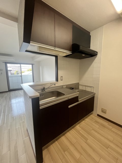 キッチン　同物件別号室のものです。