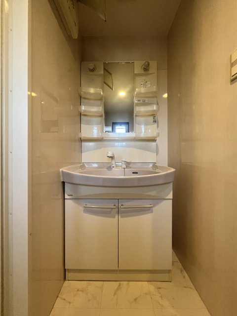 洗面設備　同物件別号室のものです。
