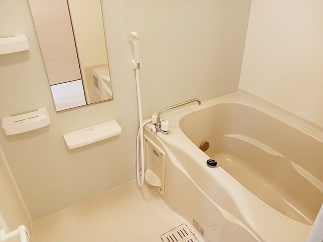 バス・シャワールーム　落ち着いた空間のお風呂です