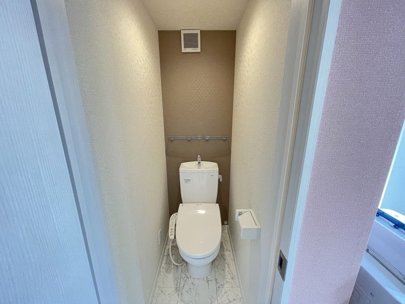 トイレ　温水洗浄便座