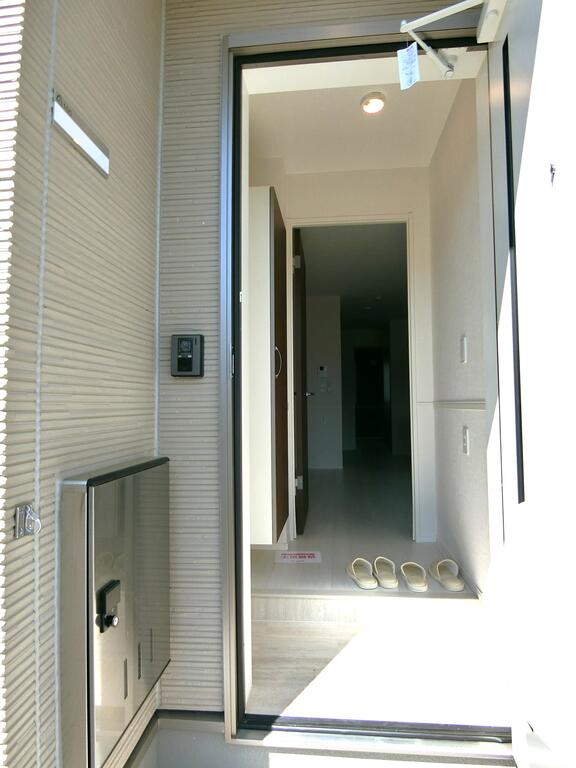 玄関　同型物件の写真です。