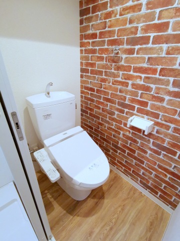 トイレ　温水洗浄便座付き