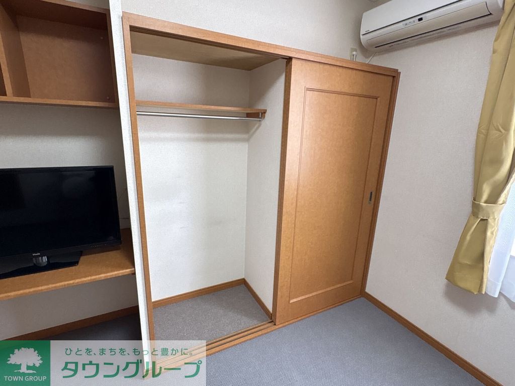 その他部屋・スペース　1階はフローリング、2階はじゅうたんです。