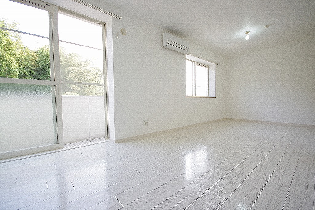 居室・リビング　ホワイトを基調にした明るいお部屋です