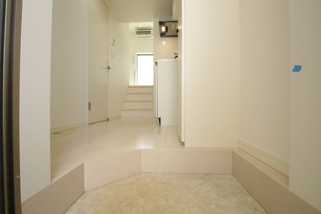 玄関　※別室の参考写真の為、現況優先です。