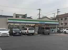 コンビニ　ファミリーマート 背戸口一丁目店（コンビニ）まで462m